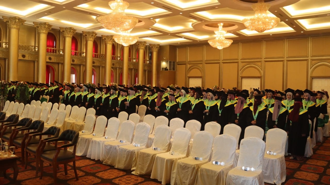 Wisuda IAI Hidayatullah Batam